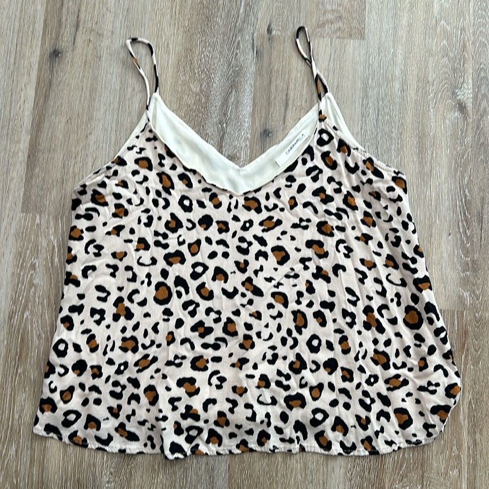 Caramela size medium v neck tank top. Cheetah print